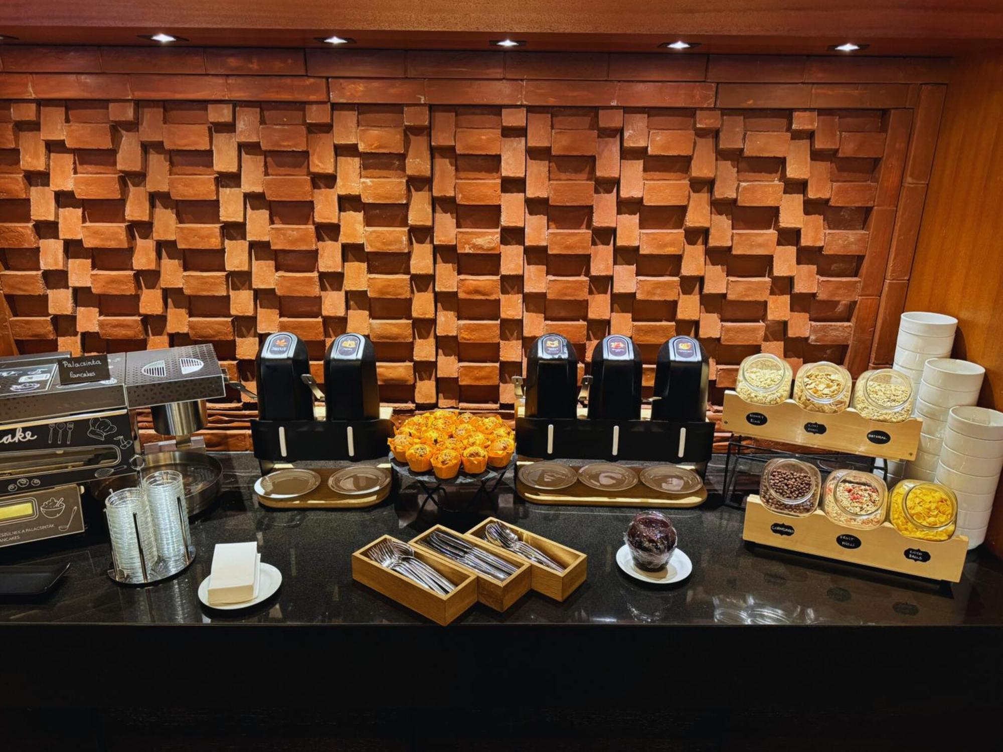Four Points by Sheraton Kecskemét Hotel és Konferenciaközpont Esterno foto